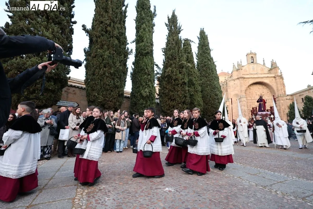 Emoción en el regreso del Jesús de la Redención a las calles de Salamanca | FOTOS: David Sañudo 
