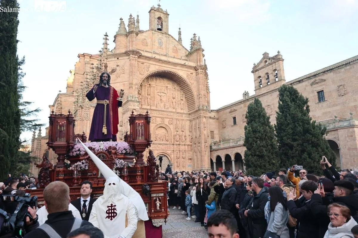 Emoción en el regreso del Jesús de la Redención a las calles de Salamanca | FOTOS: David Sañudo 