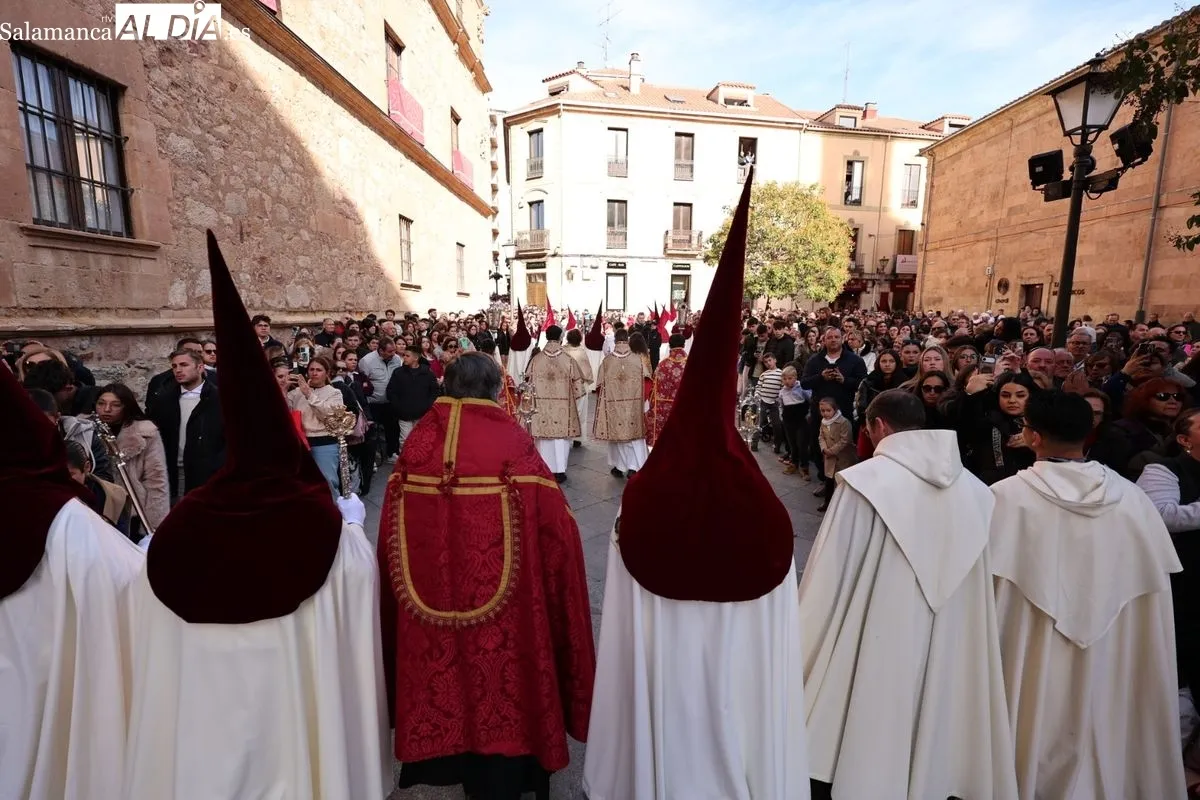 Sobrecogedora salida de Jesús Despojado desde la Purísima | FOTOS: David Sañudo