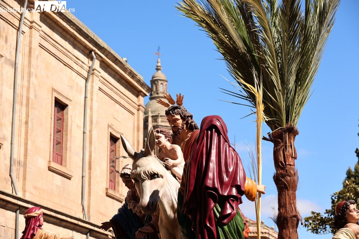 VÍDEO Y FOTOS | Las palmas y el fervor infantil de La Borriquilla protagonizan la mañana del Domingo de Ramos 