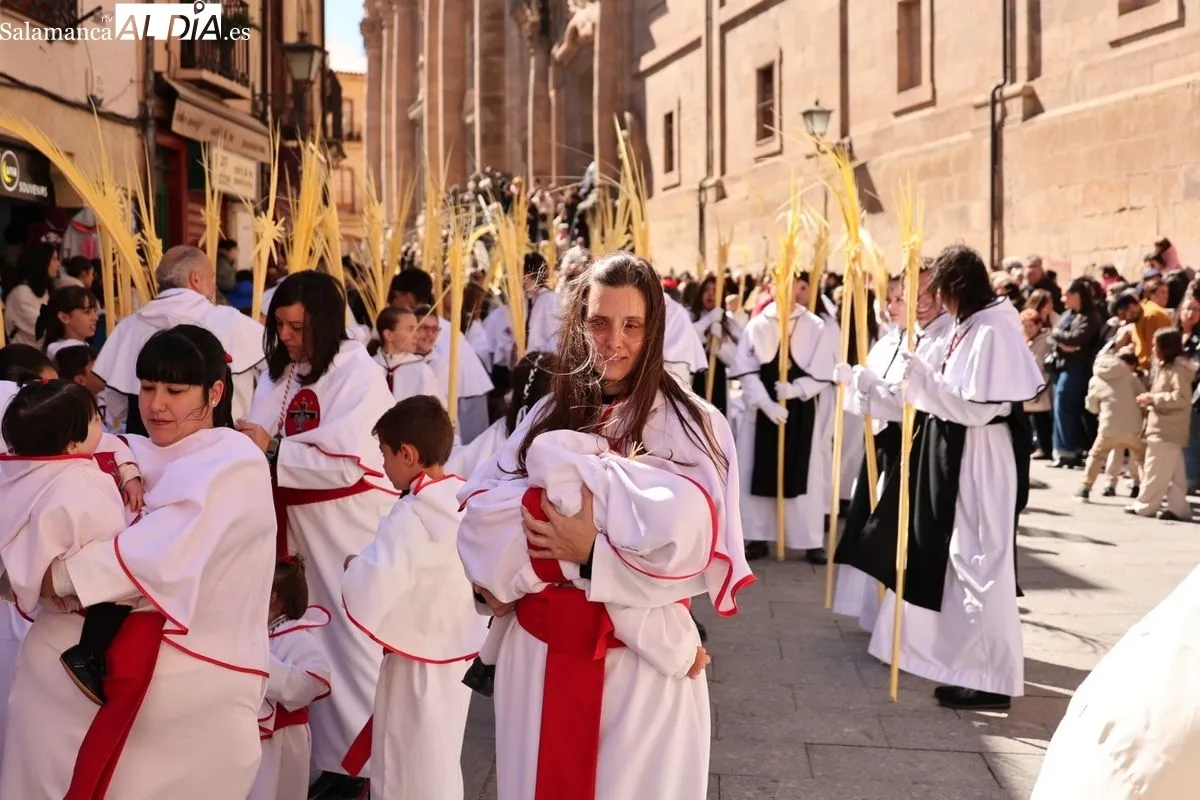 La Borriquilla vuelve a emocionar en Salamanca este Domingo de Ramos | FOTOS: David Sañudo