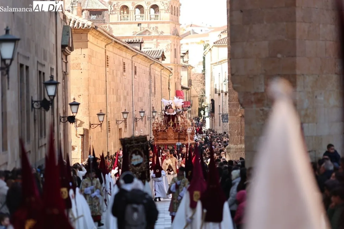 Sobrecogedora salida de Jesús Despojado desde la Purísima | FOTOS: David Sañudo