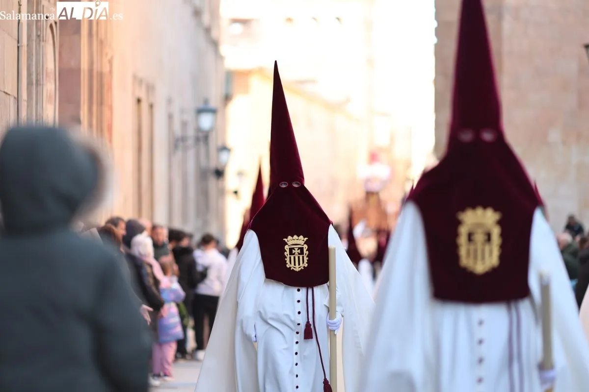 Sobrecogedora salida de Jesús Despojado desde la Purísima | FOTOS: David Sañudo
