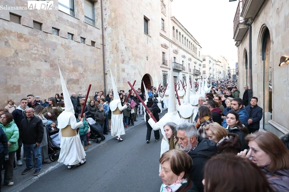 Emoción en el regreso del Jesús de la Redención a las calles de Salamanca | FOTOS: David Sañudo 
