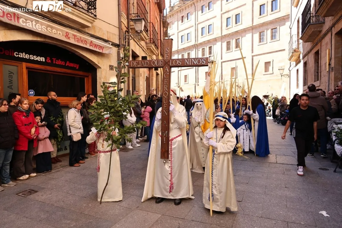 La Borriquilla vuelve a emocionar en Salamanca este Domingo de Ramos | FOTOS: David Sañudo