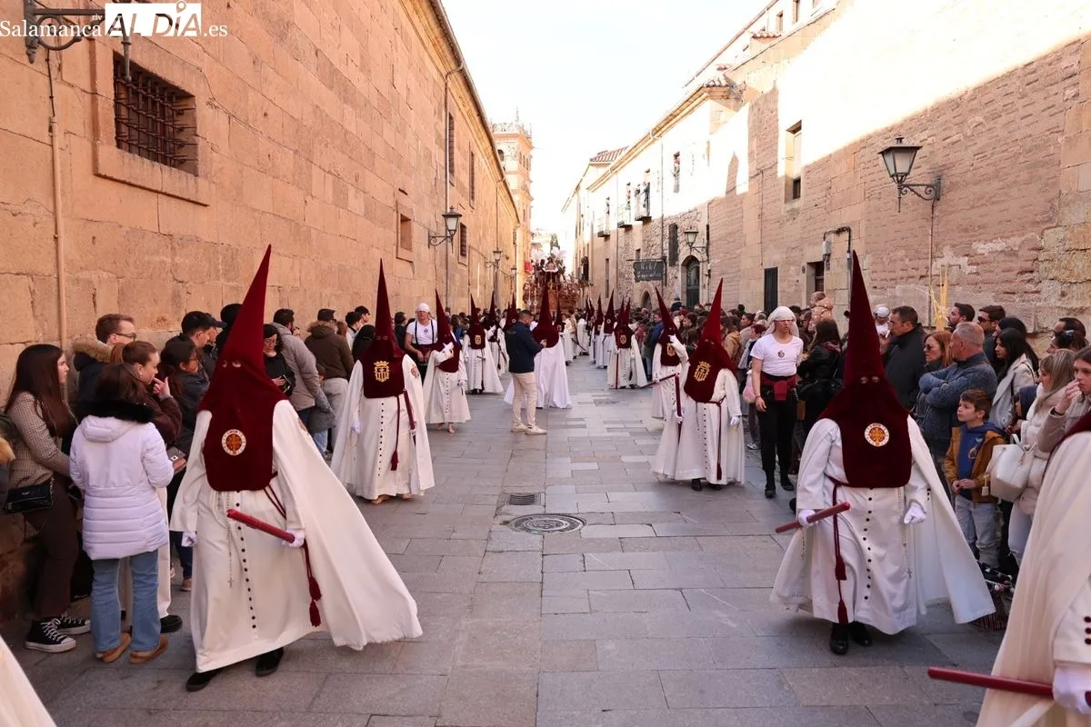 Sobrecogedora salida de Jesús Despojado desde la Purísima | FOTOS: David Sañudo