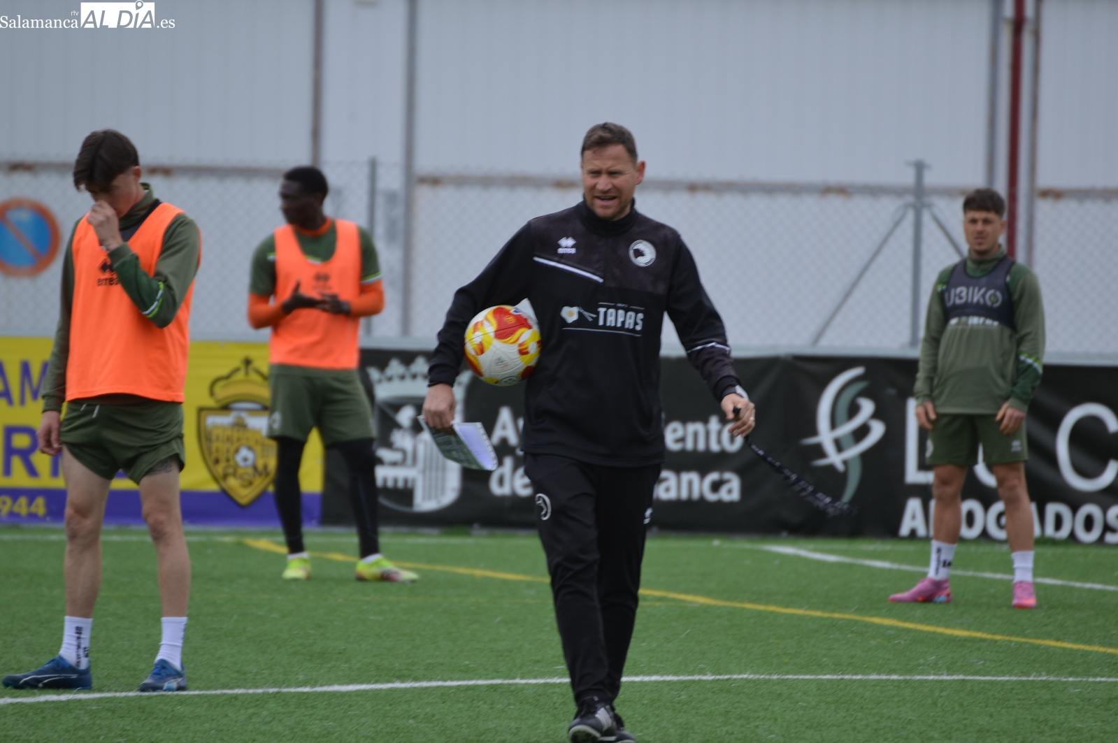 Mario Simón descarta a Hugo de Bustos para el Ponferradina - Unionistas: A ver si lo recuperamos para el final de la competición