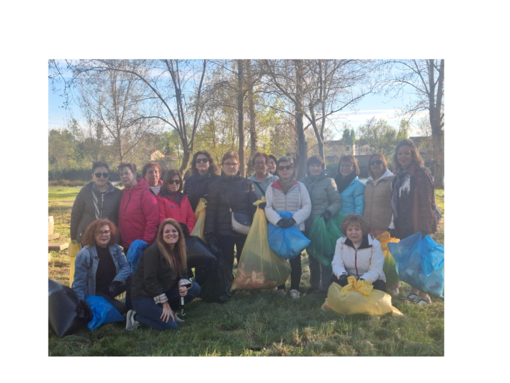El Parador y la Asociación Amanecer retiran basura del río Águeda en Ciudad Rodrigo