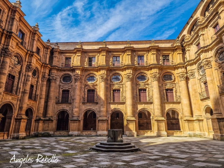 Patio Barroco de la Universidad Pontificia de Salamanca