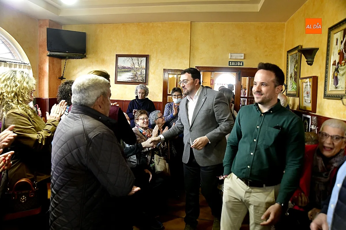 Alcaldes y militantes socialistas de la comarca de Ciudad Rodrigo arropan a Adrián Barbón en un acto de cierre de campaña