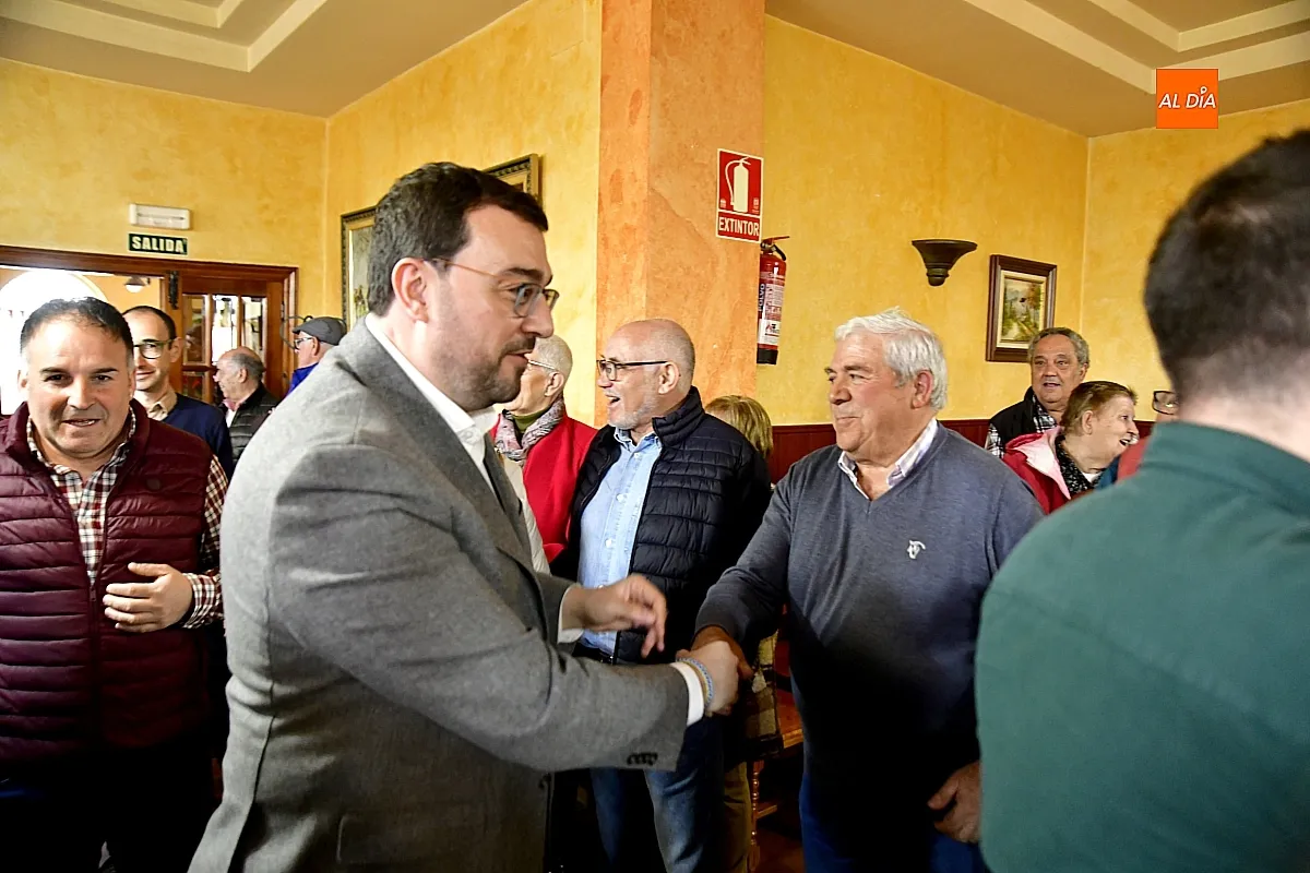 Alcaldes y militantes socialistas de la comarca de Ciudad Rodrigo arropan a Adrián Barbón en un acto de cierre de campaña