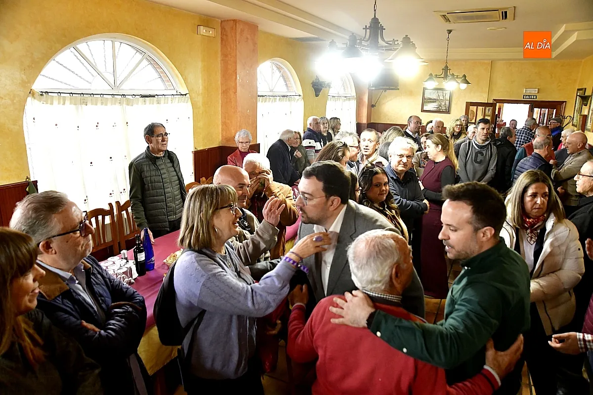 Alcaldes y militantes socialistas de la comarca de Ciudad Rodrigo arropan a Adrián Barbón en un acto de cierre de campaña
