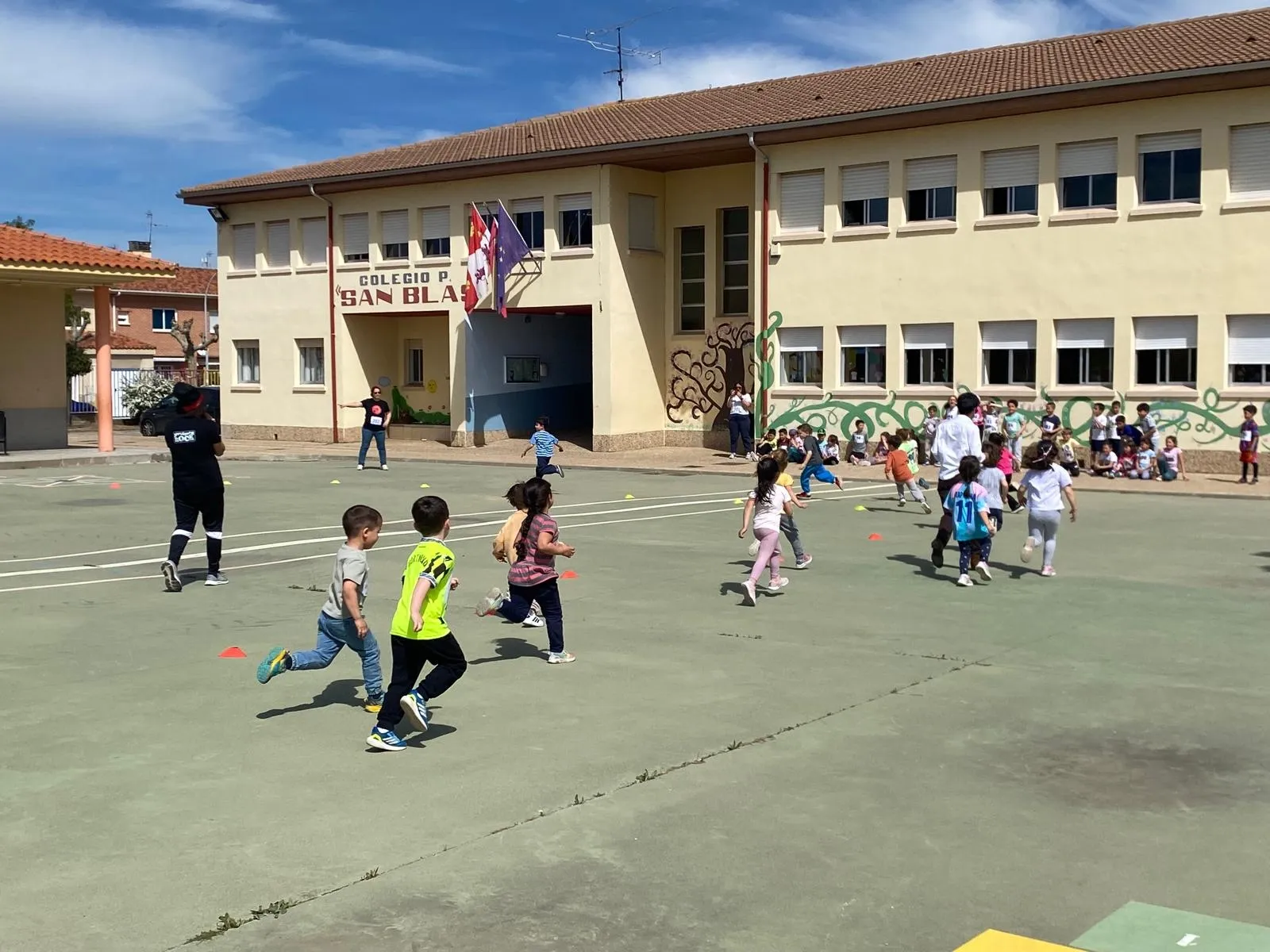 Foto 2 - El Colegio San Blas de Santa Marta recauda casi 500 euros para ADSIS en su VI Carrera Solidaria