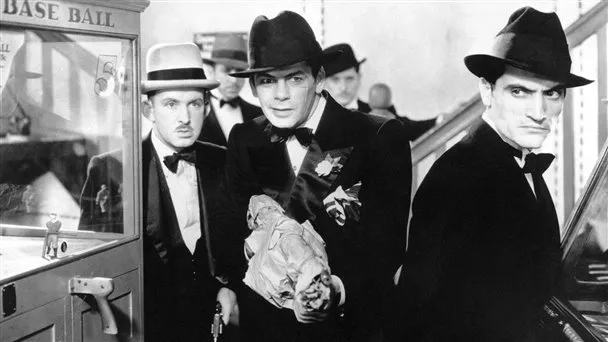 Miércoles 20 de mayo (18:00 h): Cineclub. Proyección de Scarface, el terror del hampa