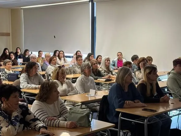 Unas 70 mujeres se interesaron por el taller de manicura