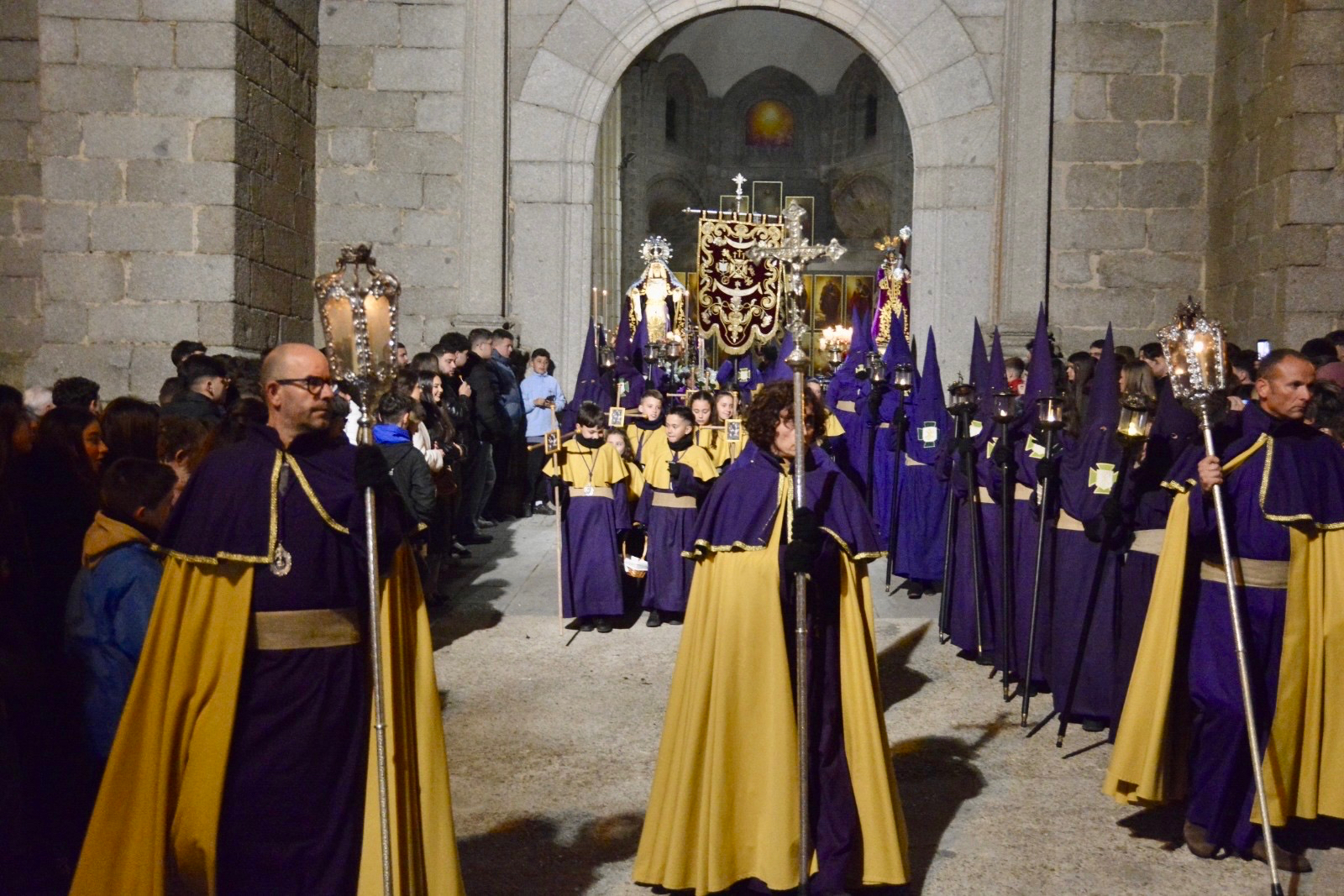 La Penitencia Nazarena recorre las calles en una noche de fervor y solemnidad