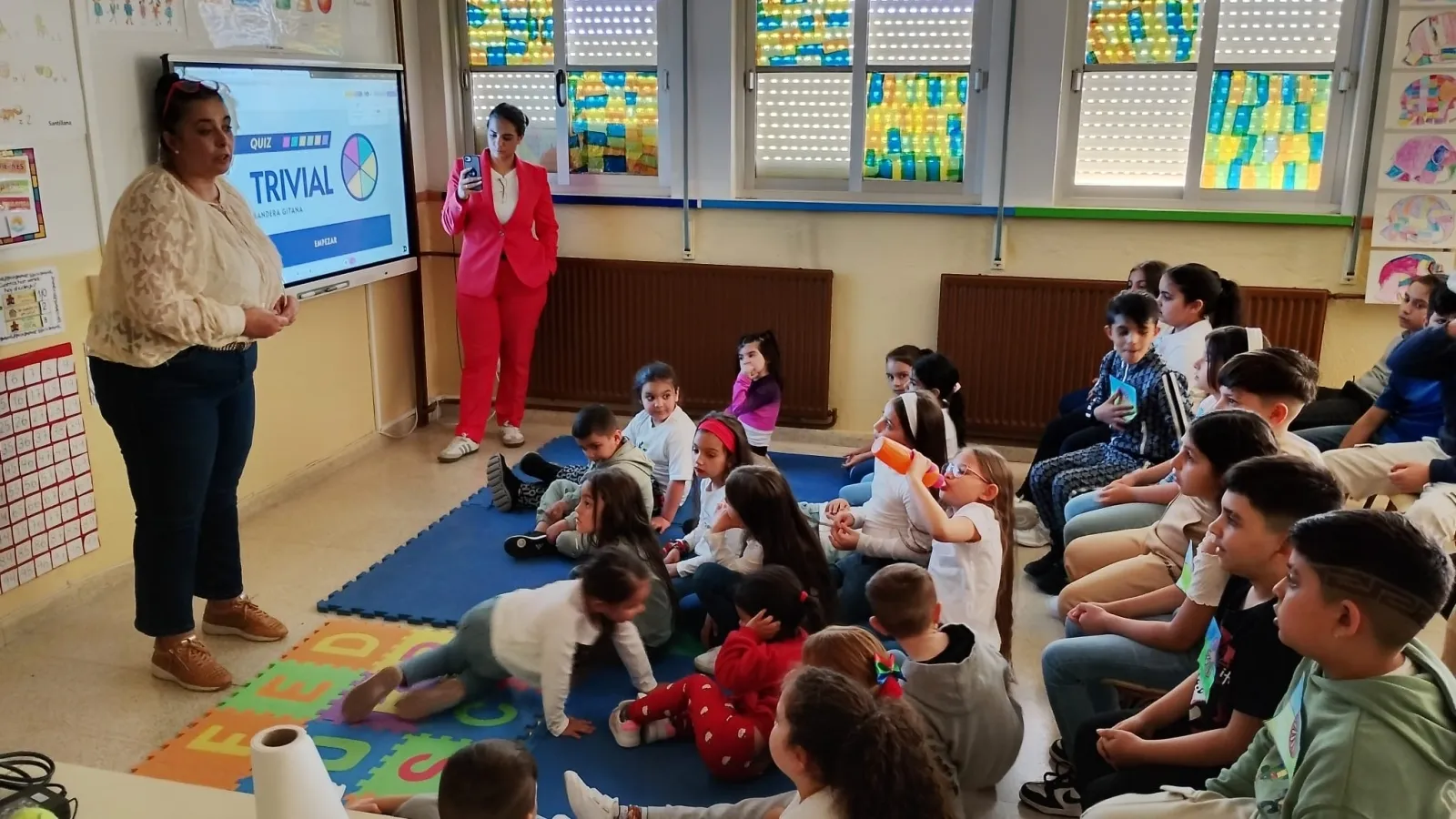 Foto 4 - El Colegio Buenos Aires conmemora el aniversario del pueblo gitano con m&uacute;sica y poes&iacute;a