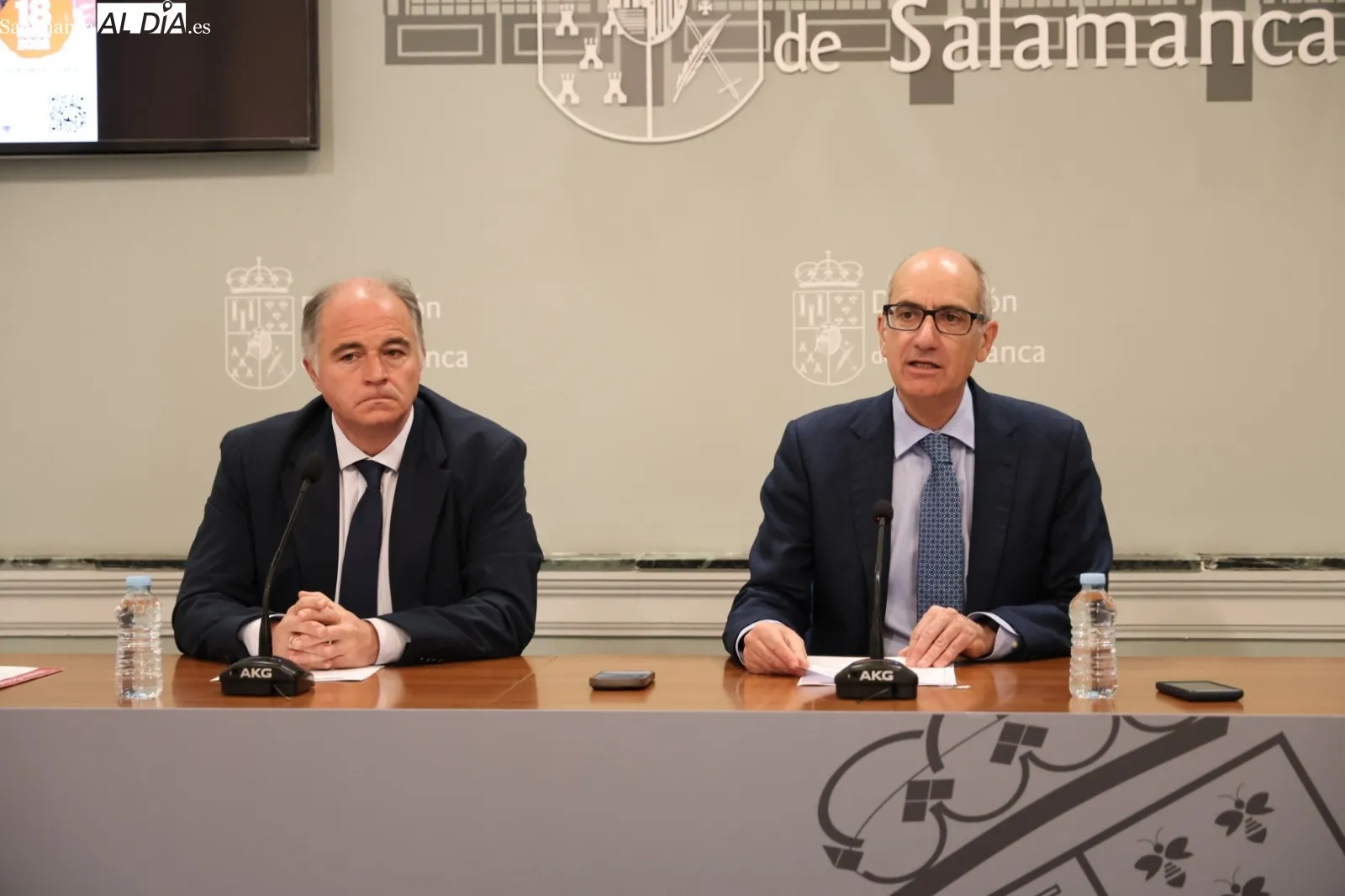 De iz. a der., el diputado de Turismo, Juan Carlos Zaballos, y el presidente de la Diputación, Javier Iglesias / FOTOS: DAVID SAÑUDO