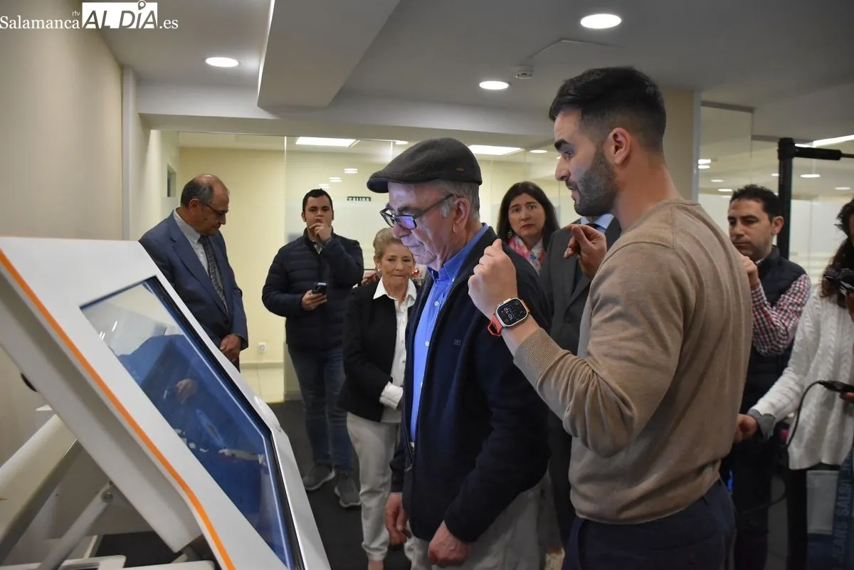 Así es Myro, el nuevo robot terapéutico de ASPACE para agilizar la rehabilitación de extremidades superiores | FOTOS: Toni Sánchez