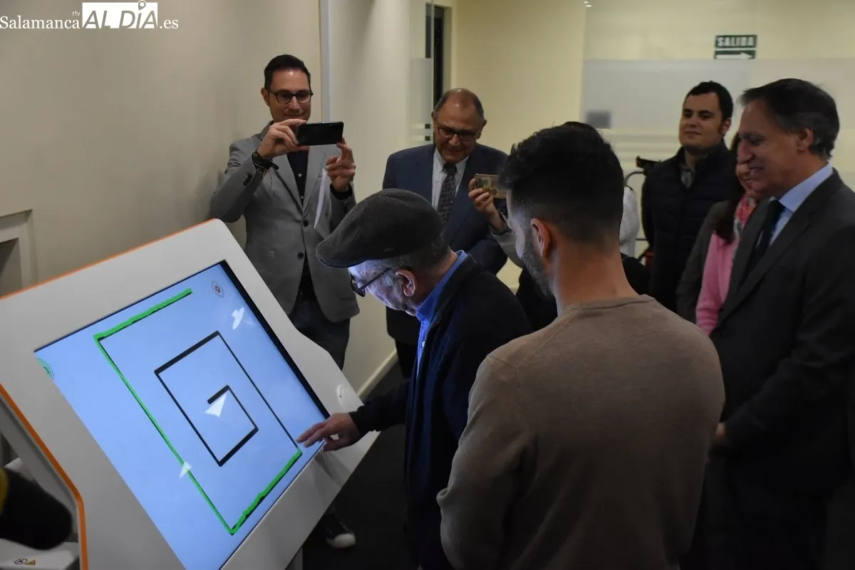 Así es Myro, el nuevo robot terapéutico de ASPACE para agilizar la rehabilitación de extremidades superiores | FOTOS: Toni Sánchez