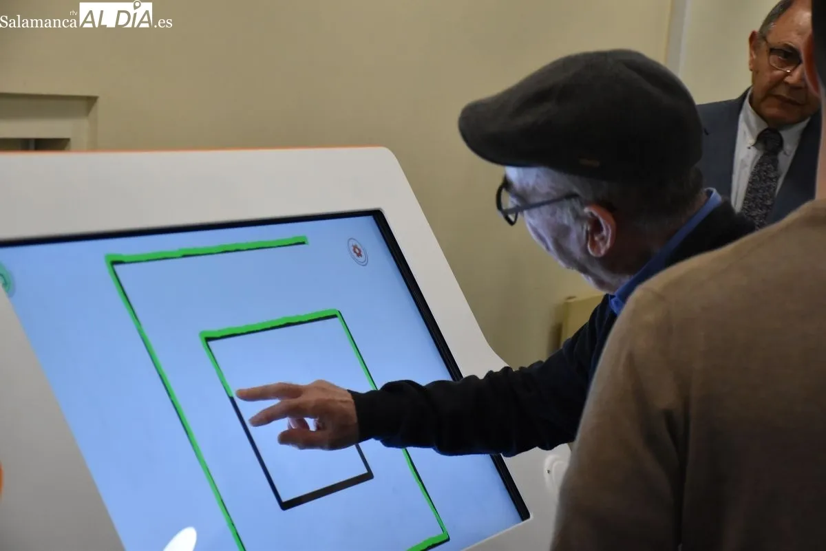 Así es Myro, el nuevo robot terapéutico de ASPACE para agilizar la rehabilitación de extremidades superiores | FOTOS: Toni Sánchez