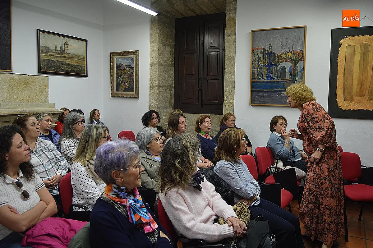 Foto 4 - Ver&oacute;nica Pensoi repasa la vida y obra de las hermanas Bront&euml; en la Casa de la Cultura