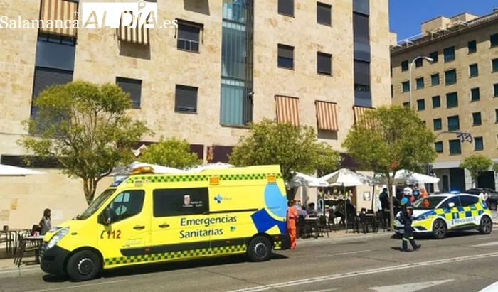 Un herido tras chocar su patinete con un turismo en la glorieta de Vetones y Vacceos