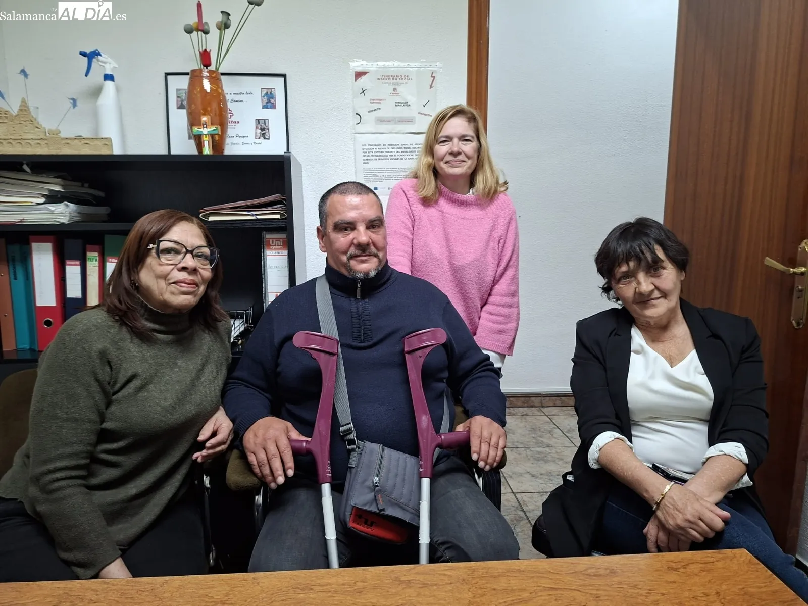 Ana María Cruz con tres participantes en el proyecto, Gladys, Marcial y Ana. Foto: R.M.G