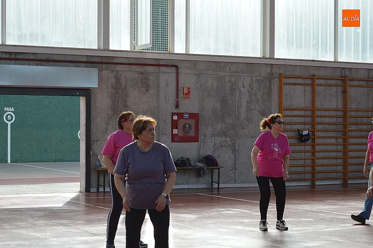 Asociación de amanecer actividad de zumba de temática feria de abril 