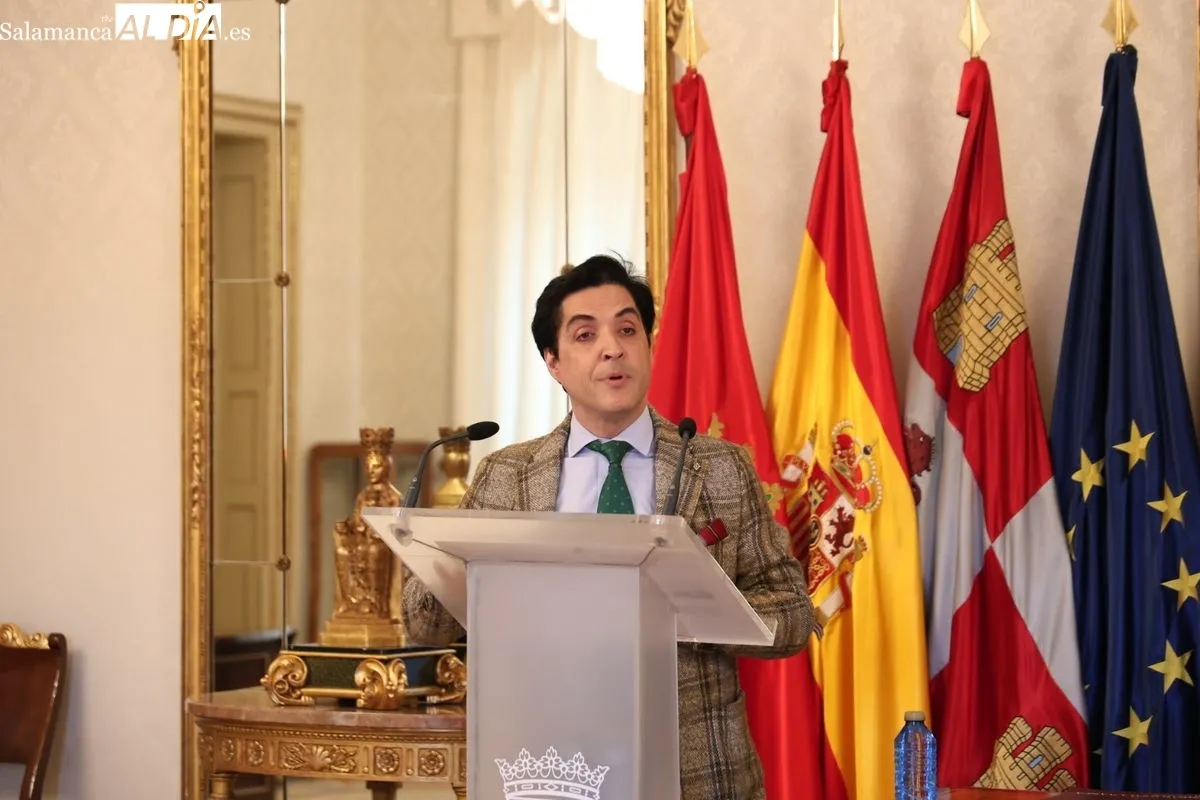 En la firma han participado el alcalde de Salamanca, Carlos García Carbayo; el director gerente de la FGUSAL, Óscar González; y el CEO de Startup Olé, Emilio Corchado. Foto de David Sañudo