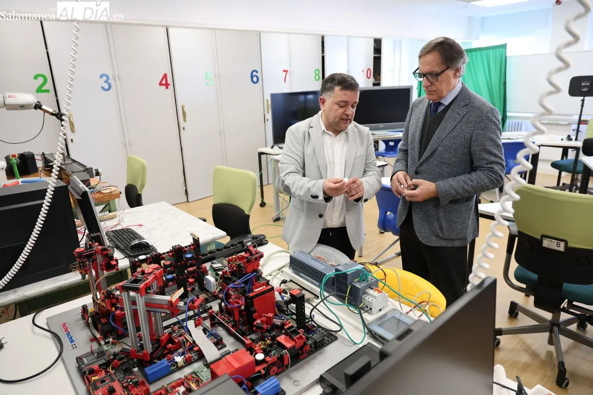 Visita del alcalde de Salamanca, Carlos García Carbayo, al Centro Integrado de Formación Profesional (CIFP) Río Tormes. Foto de David Sañudo