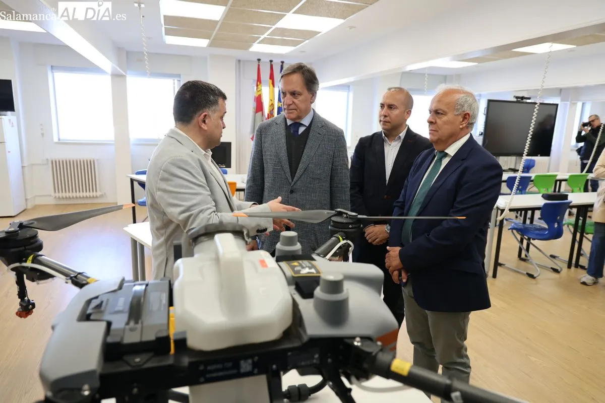 Visita del alcalde de Salamanca, Carlos García Carbayo, al Centro Integrado de Formación Profesional (CIFP) Río Tormes. Foto de David Sañudo