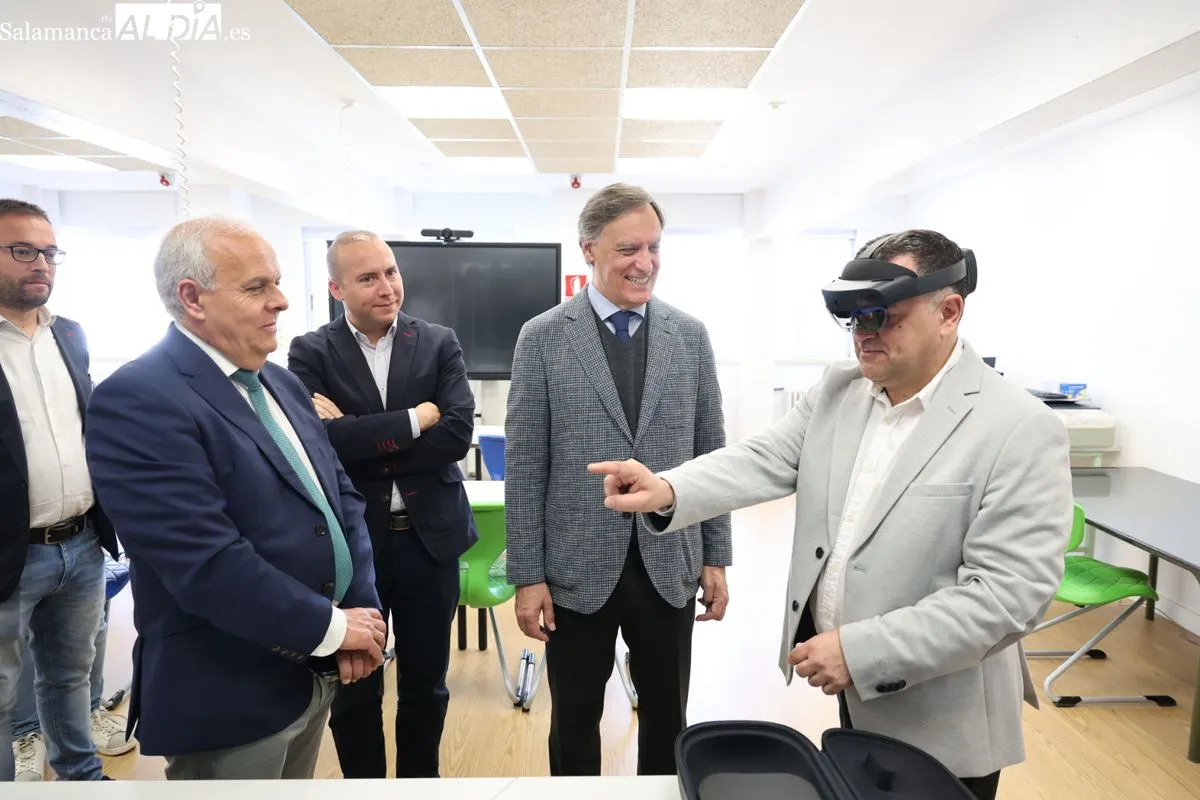 Visita del alcalde de Salamanca, Carlos García Carbayo, al Centro Integrado de Formación Profesional (CIFP) Río Tormes. Foto de David Sañudo