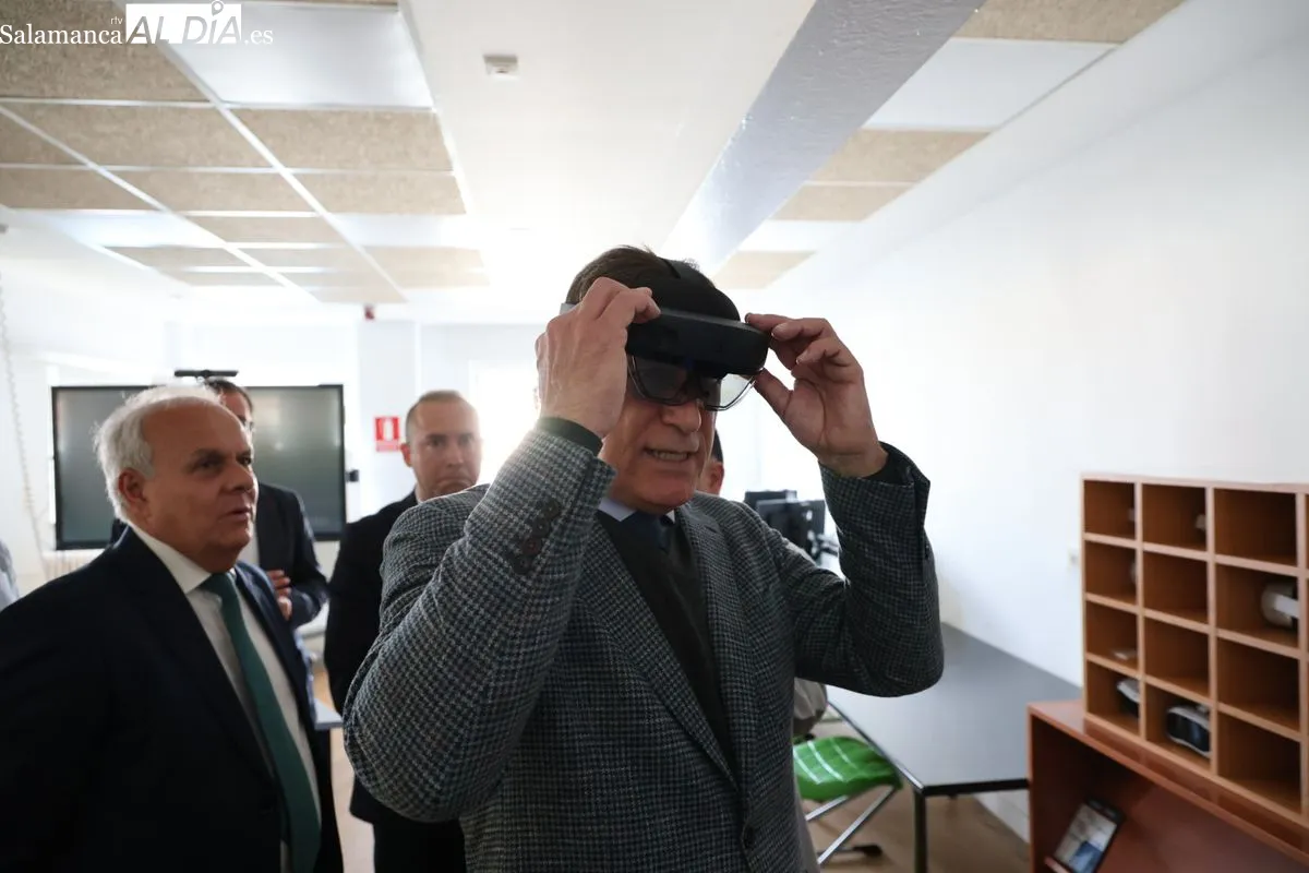 Visita del alcalde de Salamanca, Carlos García Carbayo, al Centro Integrado de Formación Profesional (CIFP) Río Tormes. Foto de David Sañudo