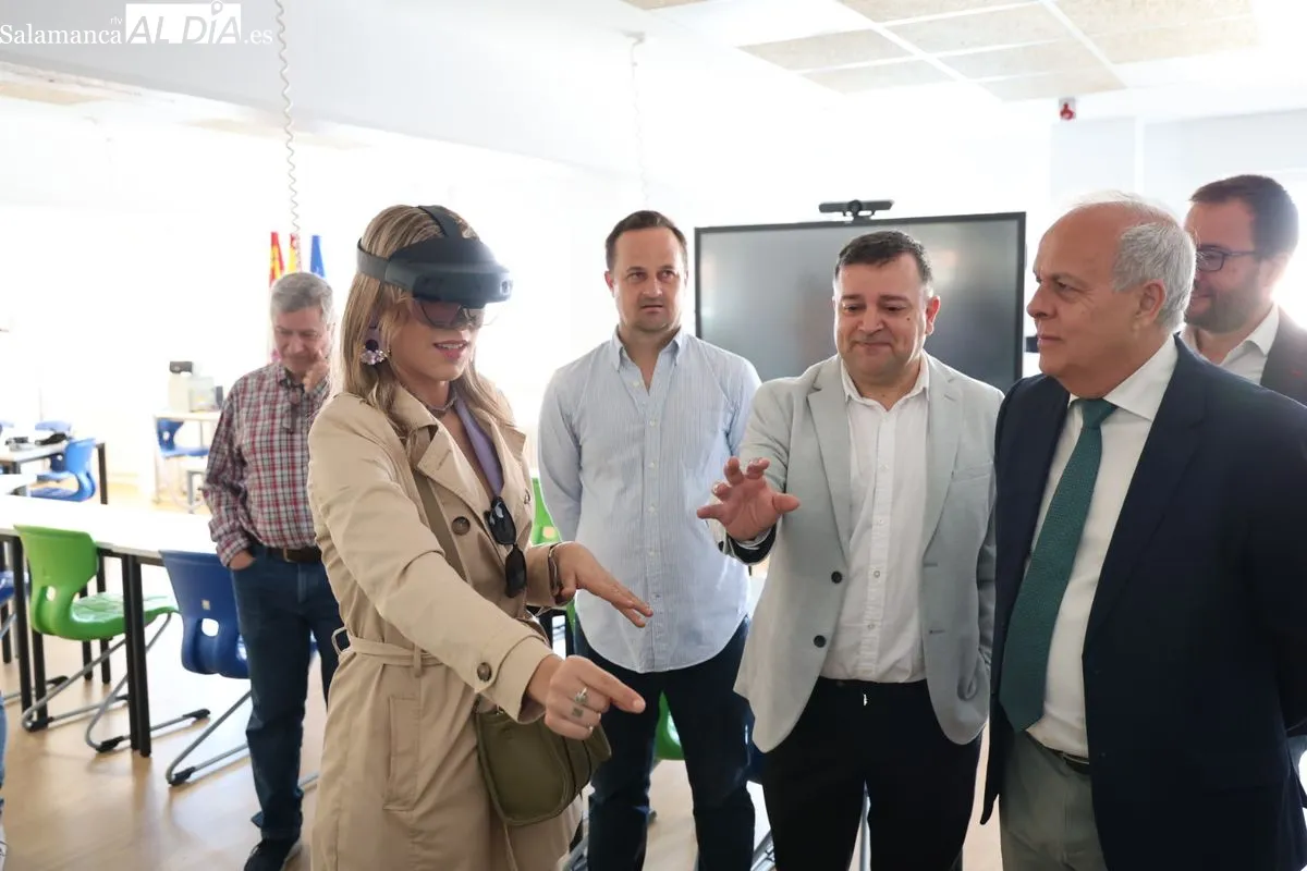 Visita del alcalde de Salamanca, Carlos García Carbayo, al Centro Integrado de Formación Profesional (CIFP) Río Tormes. Foto de David Sañudo