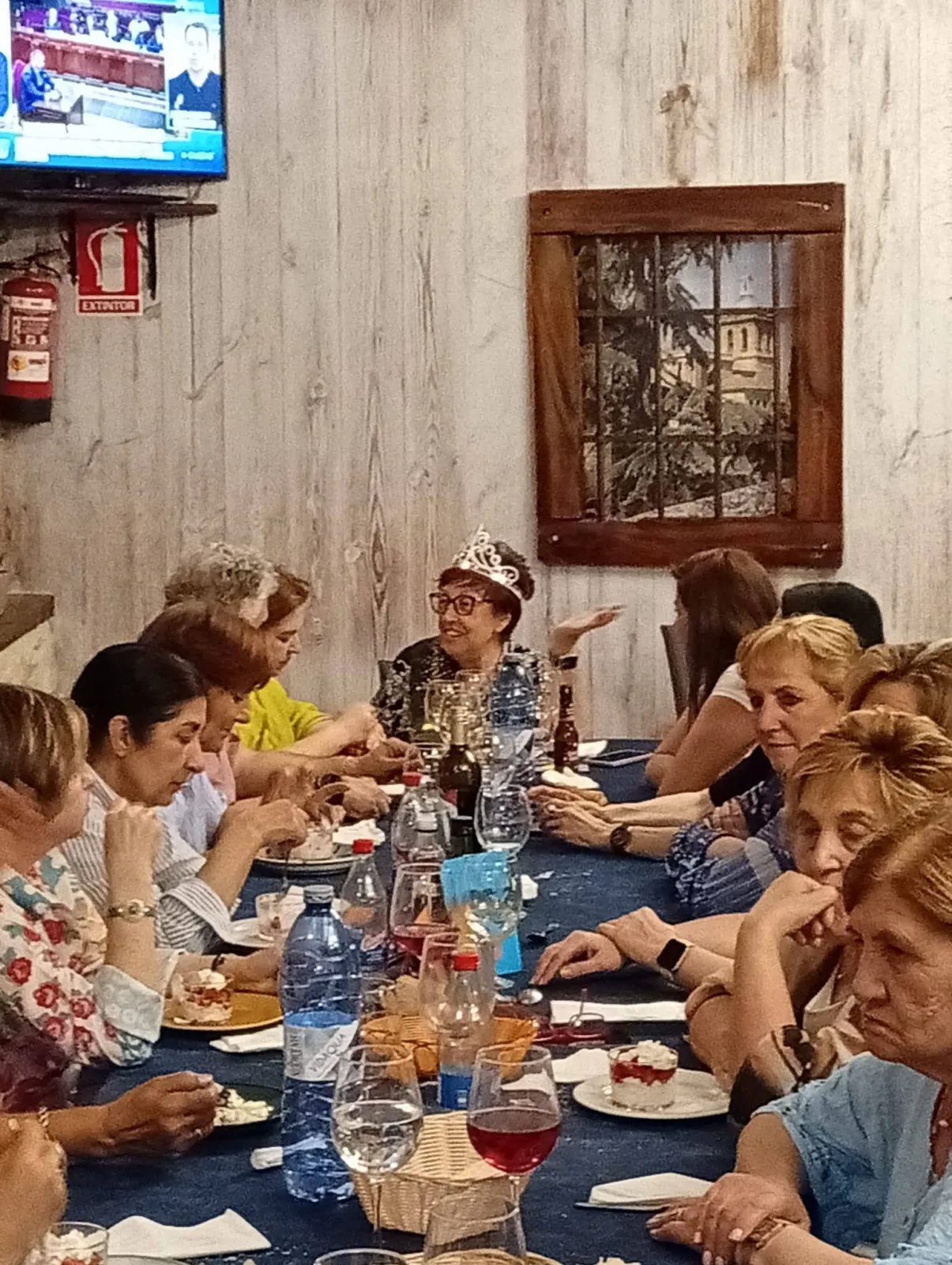 Foto 2 - Emotivo adi&oacute;s a Pilar San Pedro de parte de sus compa&ntilde;eros de la Residencia Mixta