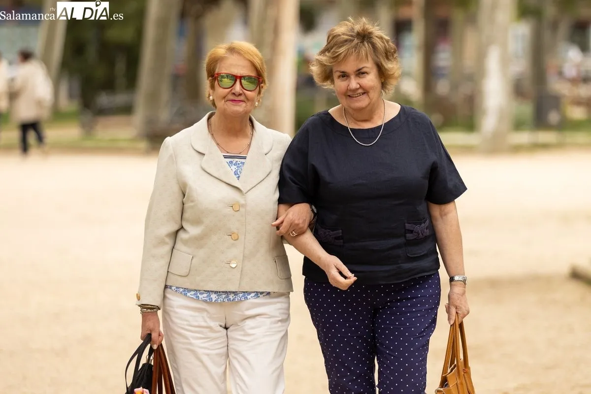 Mariluz y Vicky, dos usuarias de los talleres grupales del duelo de la Asociación Española Contra el Cáncer en Salamanca, durante la entrevista | FOTOS: David Sañudo 