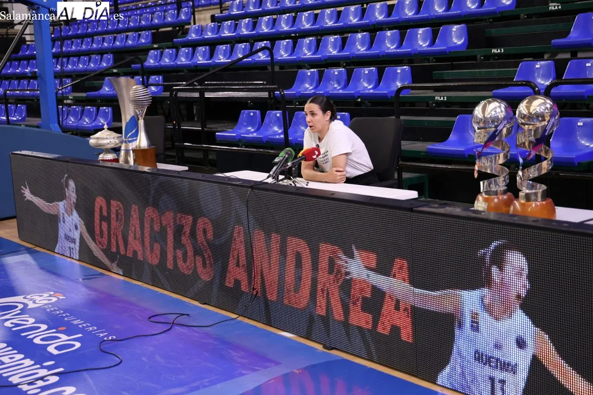 Andrea Vilaró anuncia que deja el Perfumerías Avenida. Fotos: David Sañudo