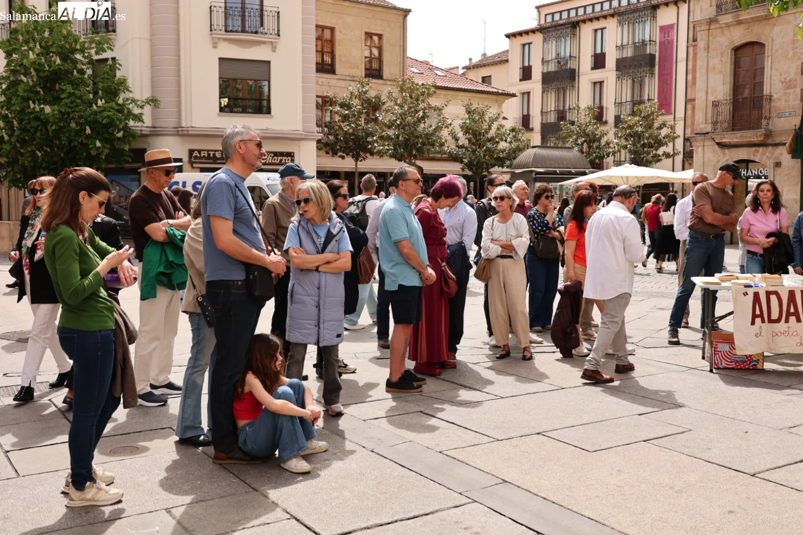 La plaza del Corrillo rinde un homenaje a Adares y Agustín Casillas | Fotos: David Sañudo