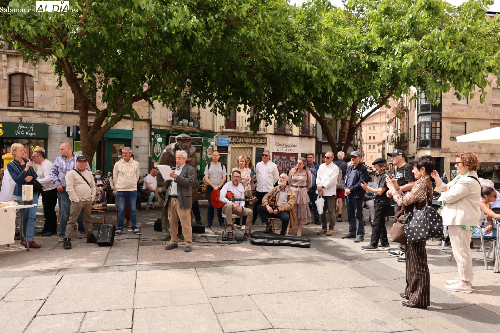La plaza del Corrillo rinde un homenaje a Adares y Agustín Casillas | Fotos: David Sañudo