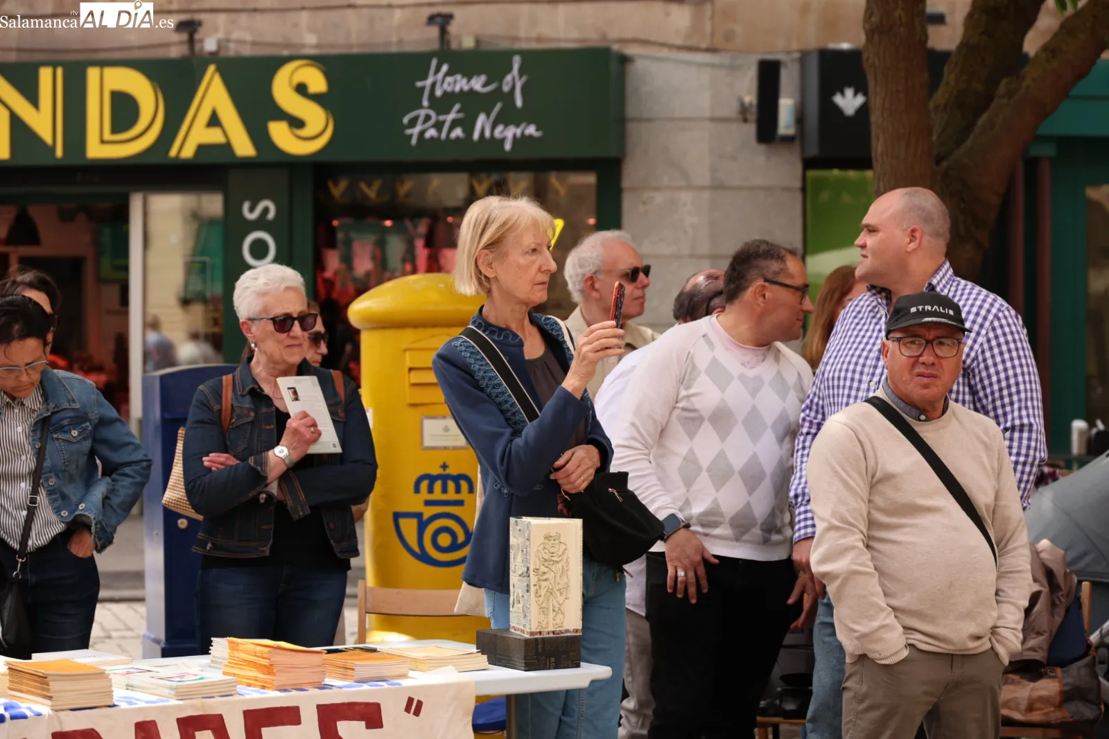 La plaza del Corrillo rinde un homenaje a Adares y Agustín Casillas | Fotos: David Sañudo