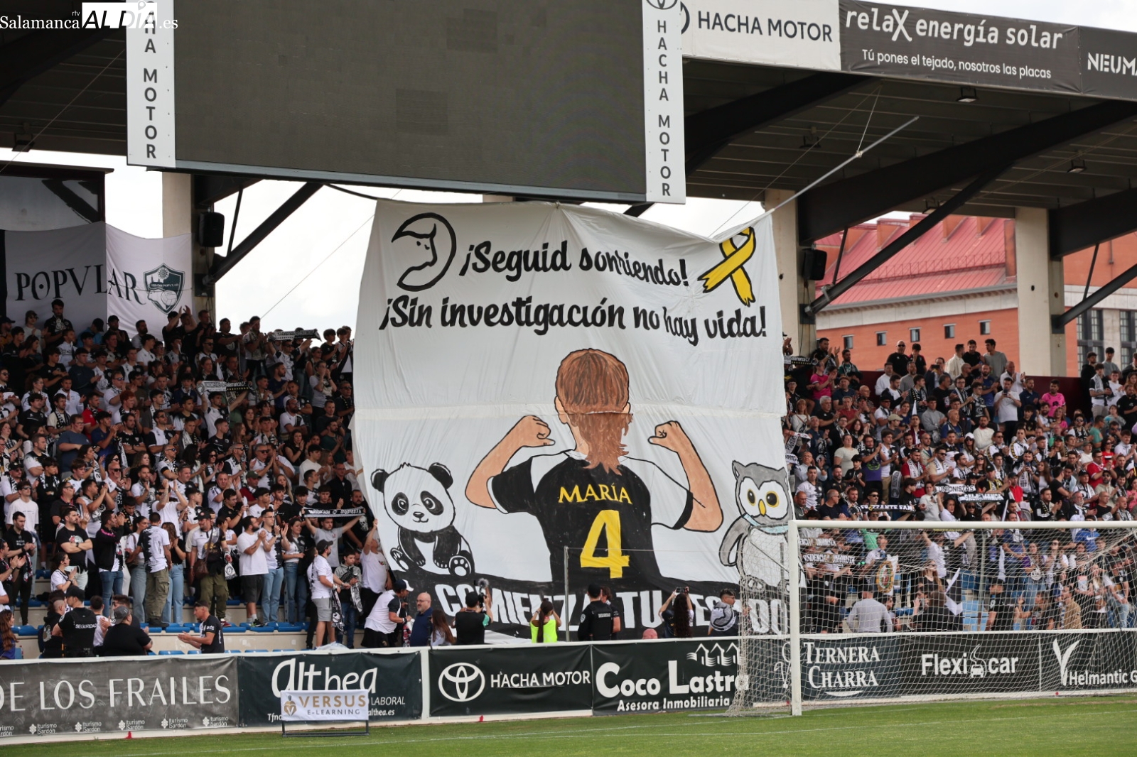 FOTOS | Ambientazo en el Reina Sofía por el sueño del playoff a Segunda de Unionistas con recuerdo a M4RÍA
