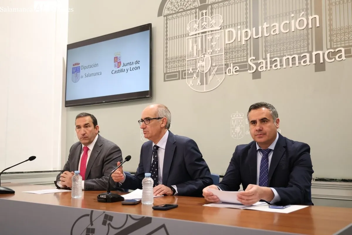 Presentación de las ayudas para la instalación y el mantenimiento de cajeros automáticos en los municipios de la provincia incluidos en el Plan Socioeconómico de La Raya. Foto de David Sañudo