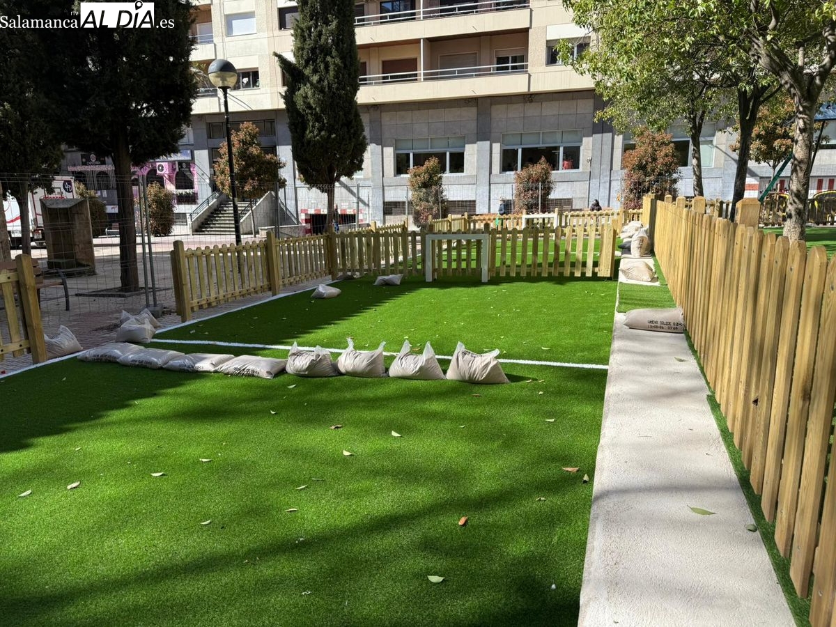 Salamanca amplía la zona infantil de la plaza de Carmelitas