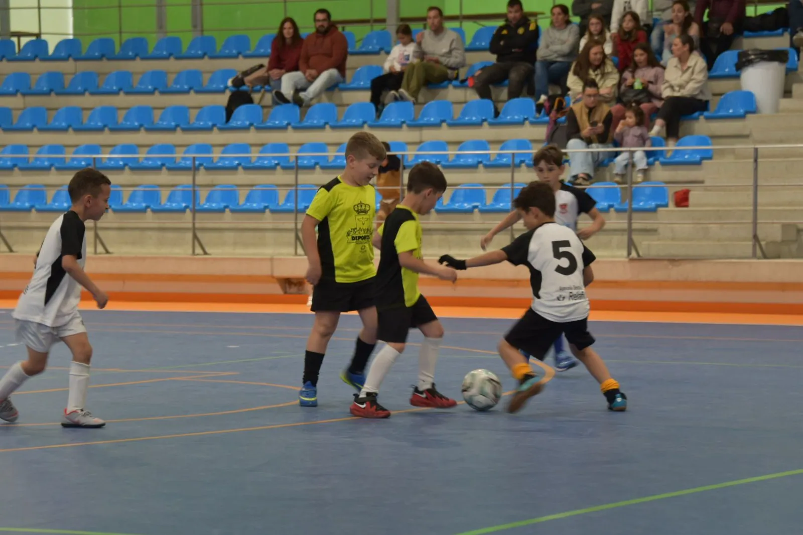 Foto 11 - Comienzo de la III Edici&oacute;n de la Liga Comarcal de la Escuela de F&uacute;tbol del Ciudad Rodrigo CF