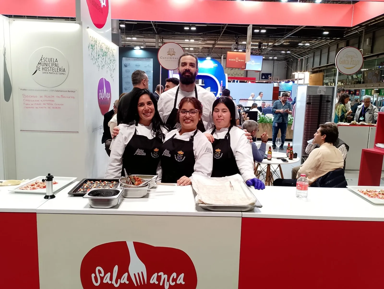 Foto 4 - La Escuela de Hosteler&iacute;a de Santa Marta exhibe sus creaciones en el Sal&oacute;n Gourmets de Madrid
