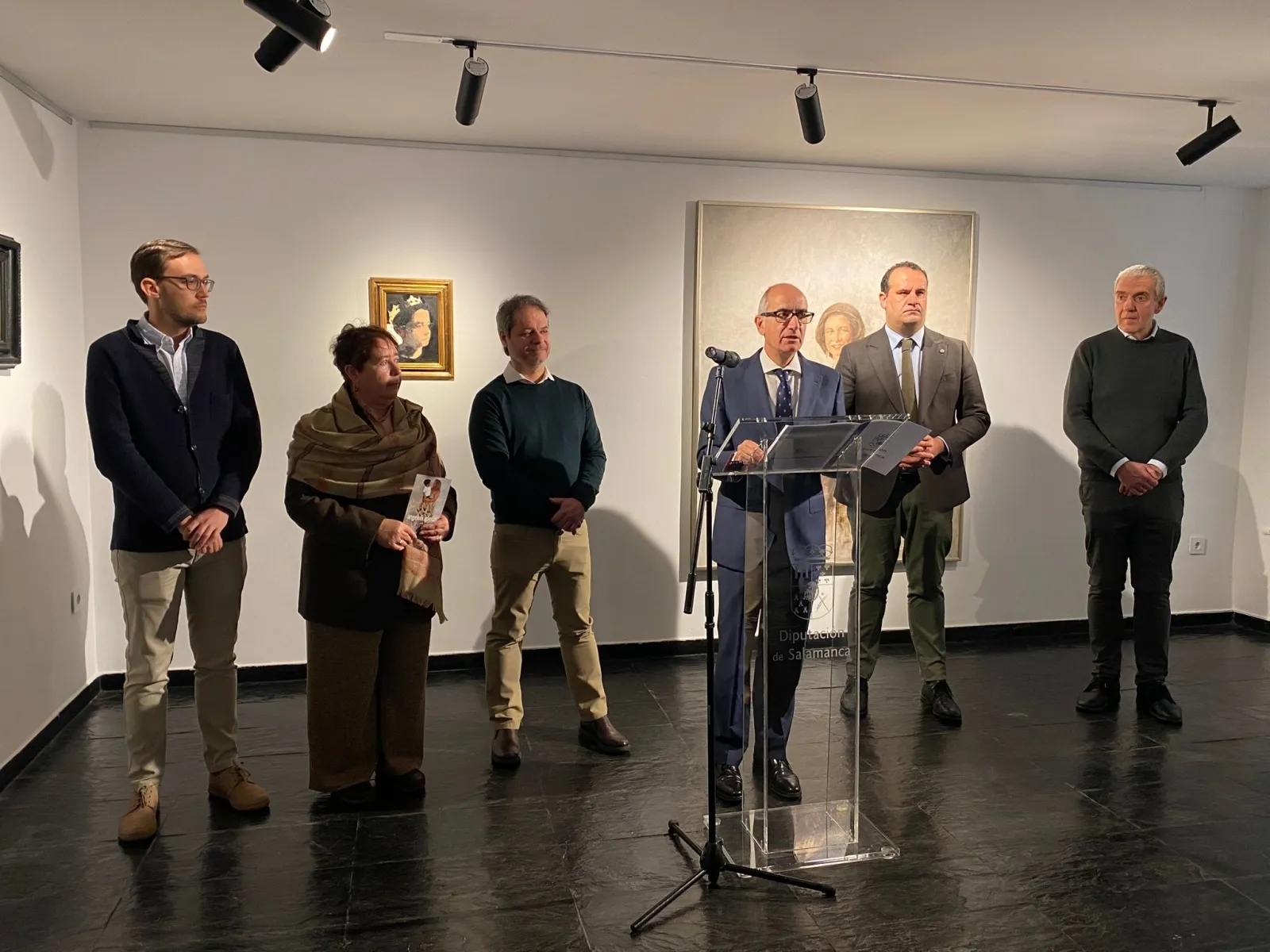 Foto 2 - La Torre de los Anaya acoge '&Aacute;ngel Luis Iglesias: acto primero', un recorrido por la trayectoria del artista salmantino