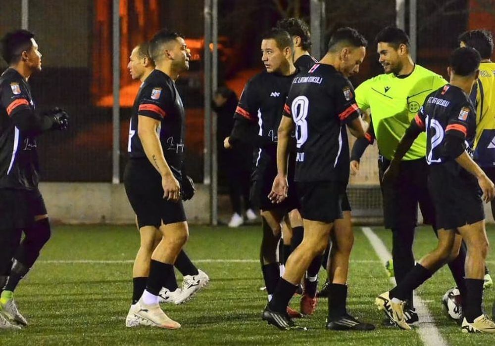 Robo al árbitro en el partido del FC Latino Kukuli