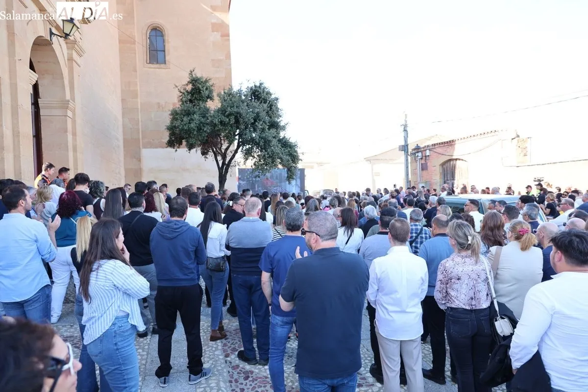 Funeral de María Caamaño en Encinas de Abajo. Fotos: David Sañudo