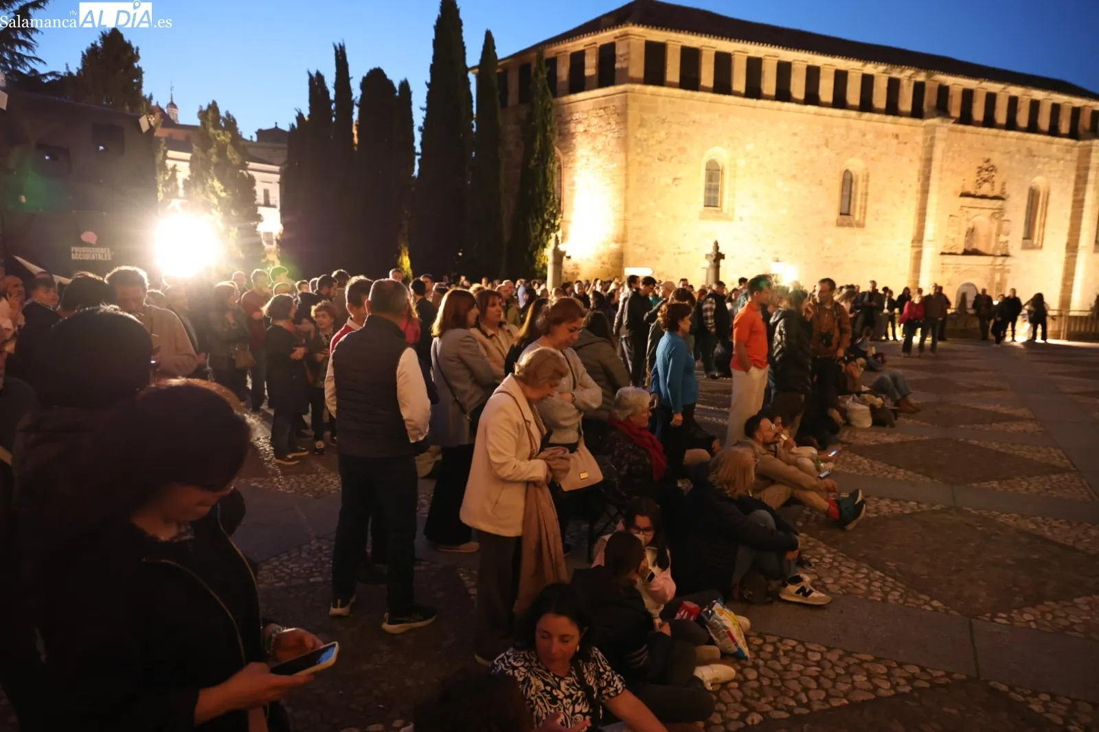 Foto 3 - V&Iacute;DEO y FOTOS | El videomapping sobre la Escuela de Salamanca llena San Esteban